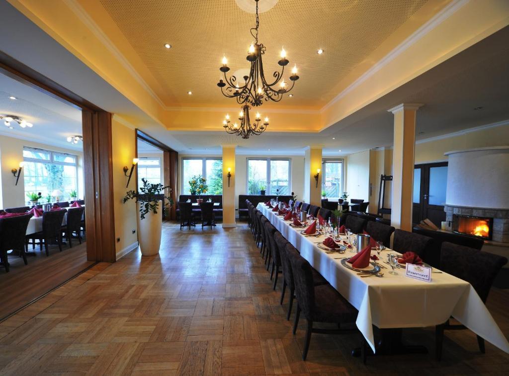 Akzent Hotel Cordes & Restaurant Am Rosengarten Sottorf Exterior foto